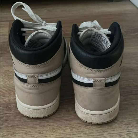 Nike Men's Black and White Sneakers with Tan Soles - Picture 7 of 9